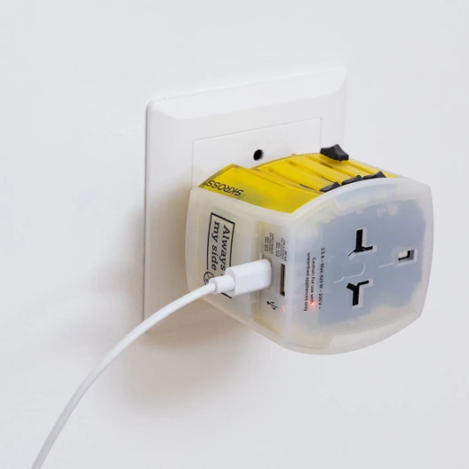 Skross TCS World Reiseadapter mit Gratis-Kissen