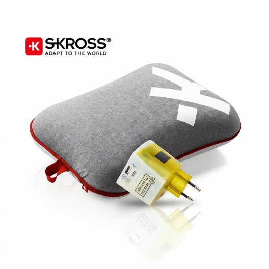 Skross TCS Welt-Adapter mit Gratis-Kissen im Wert von CHF 29.90