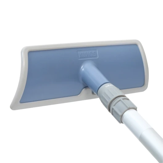 Spazzaneve con asta telescopica