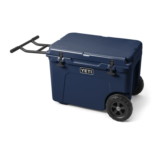 YETI Tundra Kühlbox Haul auf Rädern navy - mit gratis Trinkbecher*